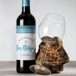 Bar Mitzvah Modernes Aquamarines Silver Tallit Fet Weinetikett<br><div class="desc">Seien Sie stolz, freuen Sie sich und präsentieren Sie diesen Meilenstein Ihres Lieblings-Bar Mitzvah! Nutzen Sie dieses coole, einzigartige, moderne, personalisierte Weinlabel, um seinen besonderen Tag zu bereichern. Die aquamarine Schrift-Typografie in Grün, ein Silberstar von David und ein staubiger aquamariner, blau-grün und silber Glitzer gestreift tallit inspirierte Grafik-Overlay bilden einen...</div>