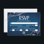 Bar Mitzvah Navy Blue Ombre Agate Cooles Skript RSVP Karte<br><div class="desc">Seien Sie stolz, freuen Sie sich und feiern Sie diesen Meilenstein Ihres Lieblings-Bar Mitzvah mit dieser coolen, einzigartigen, modernen, personalisierten UAWG Insert-Karte für Ihre Veranstaltung! Die Typografie der weißen Schrift und der Star of David überlagern einen tiefmarineblau ombre Hintergrund mit Stahlblau-Age mit silbernen Imitaten Akzente. Personalisieren Sie den benutzerdefinierten Text...</div>