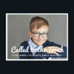 Bar Mitzvah rief an die Tora Modernes Foto Einladungspostkarte<br><div class="desc">Design besteht aus Sans Serif Typografie und spielerischer,  kursiver Schrift Typografie auf einem einfachen Hintergrund. Fügen Sie ein benutzerdefiniertes horizontales Foto hinzu.

Verfügbar unter:
http://www.zazzle.com/store/selectpartysupplies</div>