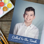 Bar Mitzvah Simple Custom Foto Einladung<br><div class="desc">Design besteht aus Sans Serif Typografie und spielerischer,  kursiver Schrift Typografie auf einem einfachen Hintergrund. Hinzufügen eines benutzerdefinierten horizontalen Fotos. Abrufbar unter: http://www.zazzle.com/store/selectpartysupplies</div>