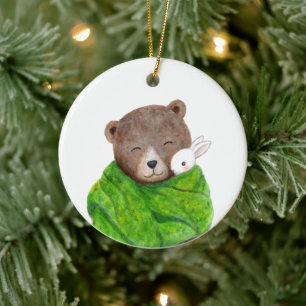 Bär und Kaninchen in großer grüner Decke mit indiv Keramik Ornament