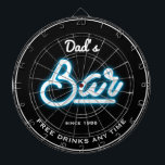 Bar Vaters Name Blue Neon Effect Funny Slogan Dartscheibe<br><div class="desc">Vaters oder irgendein Name Bar mit blauem Neon-Effekt-Skript auf einem schwarzen Hintergrund. Verwenden Sie einfach die Option "Personalisieren Sie diese Vorlage",  um den Text zu ändern. Freie Getränke zu jeder Zeit Typografie mit jedem Datum.</div>