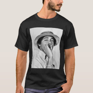 Barack Obama Retro Vintager junger Obama raucht in T-Shirt