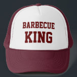 Barbecue King Funny Hat Truckerkappe<br><div class="desc">Grill King lustige LKW-Hut. Klicken Sie auf Anpassen, um die Größe, den Stil und die Farbe des Schriftartes zu ändern. Wenn Sie Fragen oder Wünsche haben, kontaktieren Sie mich bitte. Dieses Bild kann auf vielen Produkten in meiner Galerie zur Verfügung gestellt werden. Besuchen Sie Smilin 'Eyes Schätze um mehr Blume...</div>