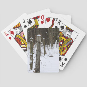 Barbed Wire Fenceline in einem kalten Winterschnee Spielkarten