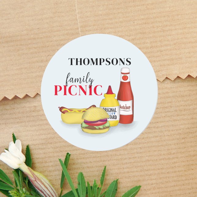 Barbeque Typografy Family Wiedersehen Picnic Runder Aufkleber (Family Reunion simple sticker template with cute hamburgers and hotdogs. )