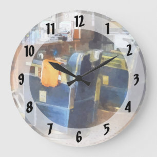 Barber Chair With Orange Barber Cape Große Wanduhr