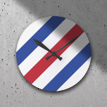 Barber Shop Haare Stylist Minimalistisch Blue Red  Runde Wanduhr<br><div class="desc">Friseur-Friseur-Stylist Minimalistisch Barber Blue & Red Streifen Uhr.</div>
