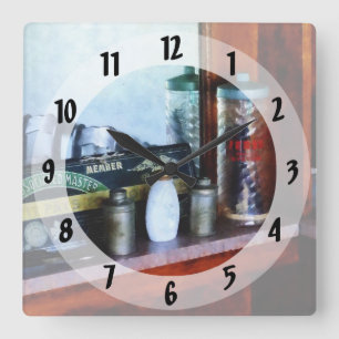 Barber Supplies Quadratische Wanduhr