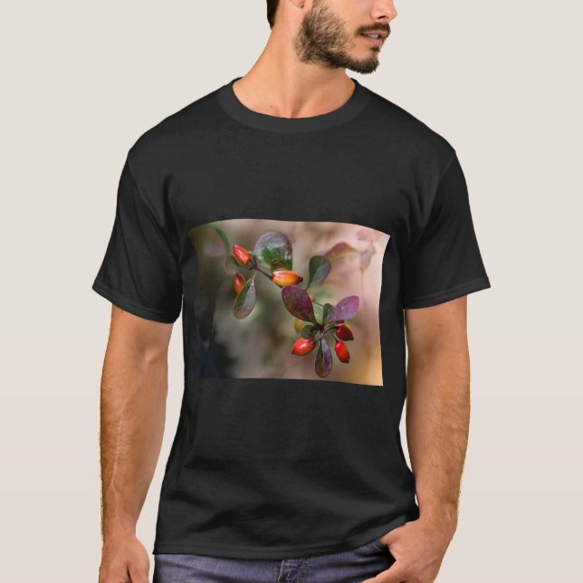 Barberry Fruits Sprig Design T-Shirt (Vorderseite)