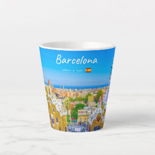 Barcelona, Spanien - Park Guell Gaudi Mosaik Klein Milchtasse