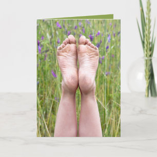 Bare Feet in Wildblumen Name Day Karte