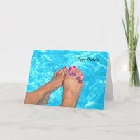 Bare Füße mit Blume im Pool