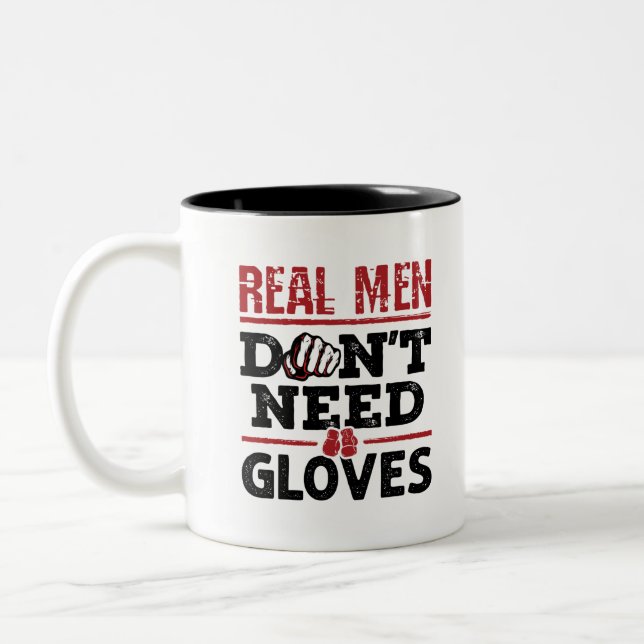 Bare Knuckle Boxing Real Men Brauchen keine Handsc Zweifarbige Tasse (Links)