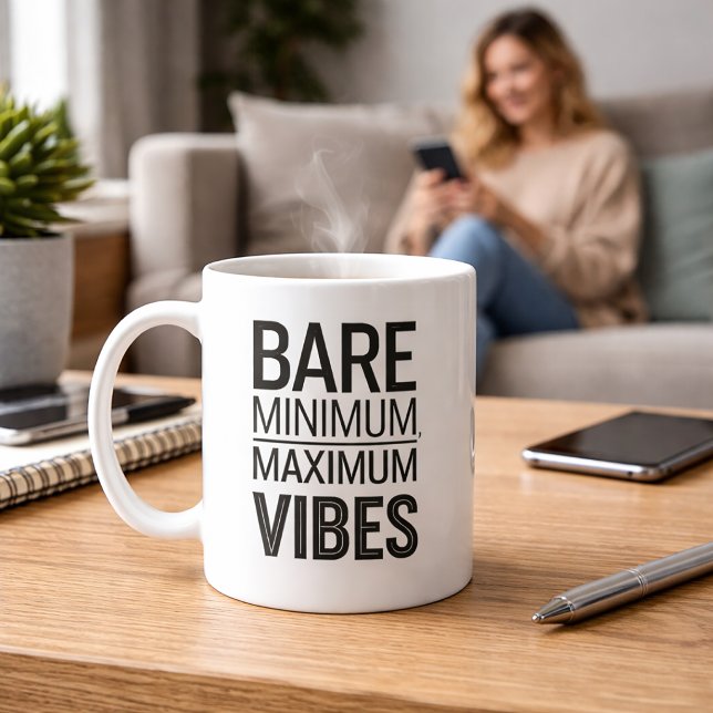 Bare Minimum Maximum Vibes Funny Mug Kaffeetasse (Von Creator hochgeladen)