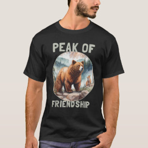 Bären und Fuchs in einer Berglandschaft Peak of Fr T-Shirt