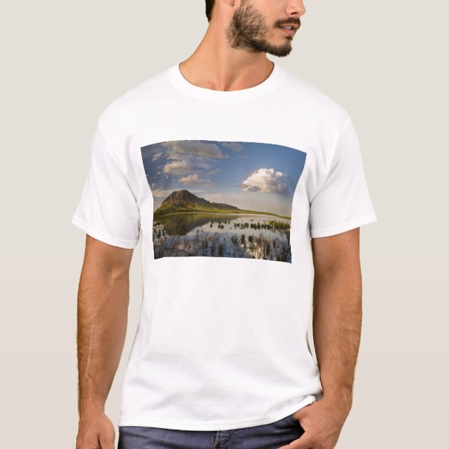 Bärenknöpfe spiegeln sich in den Bären-Butte-See i T-Shirt (Vorderseite)