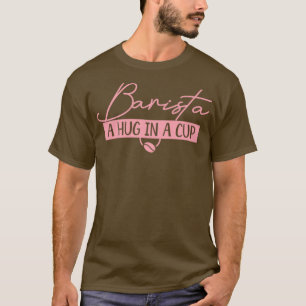 Barista-Kaffee in rosa T-Shirt