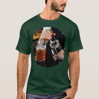 Barkeeper bereiten einen Cocktail Negroni T-Shirt