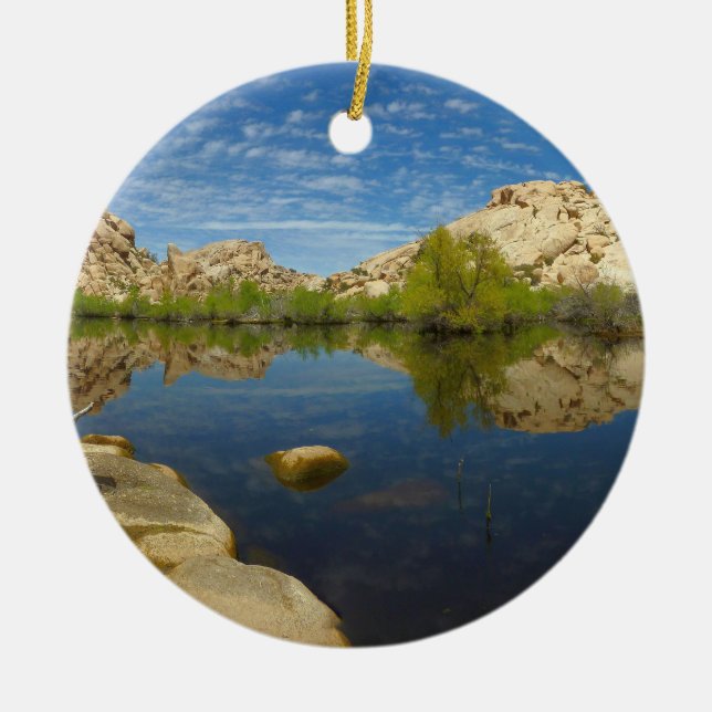 Barker Dam Reflection bei Joshua Tree II Keramik Ornament (Vorne)