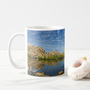 Barker Dam Spiegelung bei Joshua Tree II Kaffeetasse