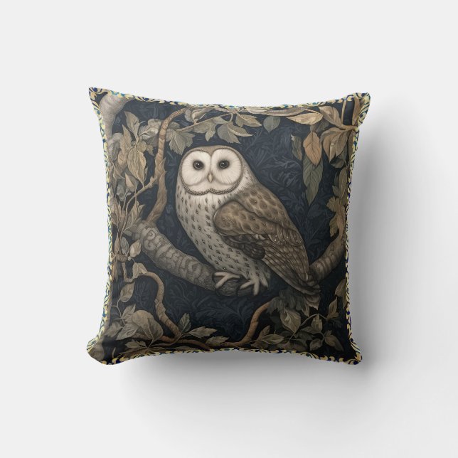 Barn Owl in einem Nachtwald William Morris Style Kissen (Vorderseite)