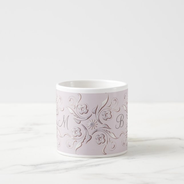 Barockes rosa mit Blumenmuster. Monogramm Espressotasse (Vorderseite)