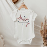 BARRY Little Slugger Baseball Sport als Thema Baby Strampler<br><div class="desc">Dieser Baby-Bodysuit ist mit niedlichen Baseballspitzen-Linien,  einem Baseballschläger und einem lustigen Retro-Schriftart mit den Worten "kleiner Schläger" ausgestattet. Dieser Baby-Jumpsuit ist ideal für eine sportliebende Mutter und einen sportlichen Papa,  um eine Baseball-Geburtstagsparty zu feiern oder zu feiern.</div>