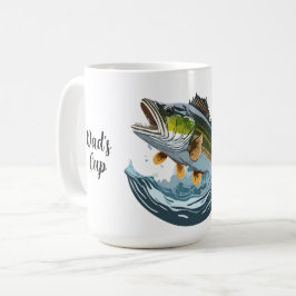 Barsch schlägt nach oberflächenköder kaffeetasse