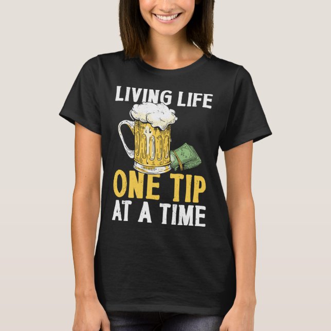 Bartender Mixologist Living Life One Tip At A Time T-Shirt (Vorderseite)