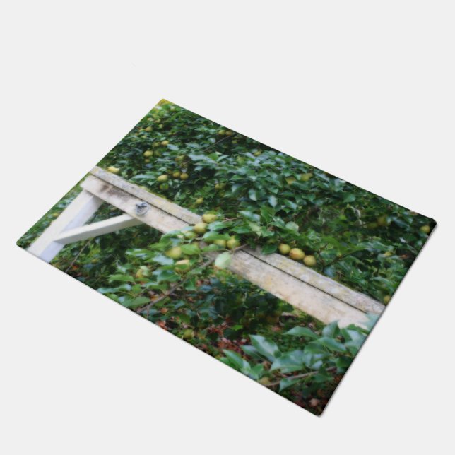 Bartlett Birnen auf Bäumen Hitching Post Fußmatte (Schrägansicht)