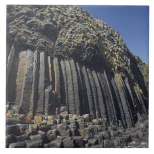 Basaltsäulen von Fingal's Cave, Staffa, vor der Kü Fliese