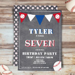Baseball Ball Chalkboard Sports Kindergeburtstag Einladung<br><div class="desc">Baseball Ball Chalkboard Sport Kindergeburtstag Einladung. Niedliche Baseball Geburtstagskarte. Das Design hat Baseballbälle und bunte Fahnen in rot, weiß und blau auf einem Chalkboard-Hintergrund. Personalisieren Sie diesen Geburtstag laden Sie mit dem Namen, Alter und personalisieren Sie alle Daten auf der Einladung. Toll als Geburtstagsfeier für einen Jungen, der Baseball und...</div>