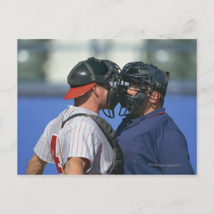 Baseball Catcher und Umpire-Streitgespräche Postkarte