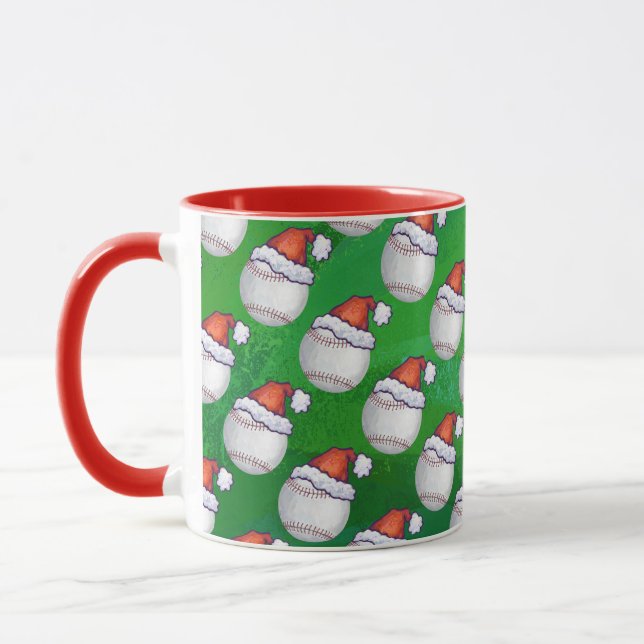 Baseball in Weihnachtsmannmütze Pattern auf Grün Tasse (Links)