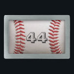 Baseball mit benutzerdefinierbarer Nummer Rechteckige Gürtelschnalle<br><div class="desc">Ein Makrofoto eines nagelneuen Baseballs mit roter Naht. Perfektes Geschenk für den Baseball- oder Softball-Sportfan.</div>