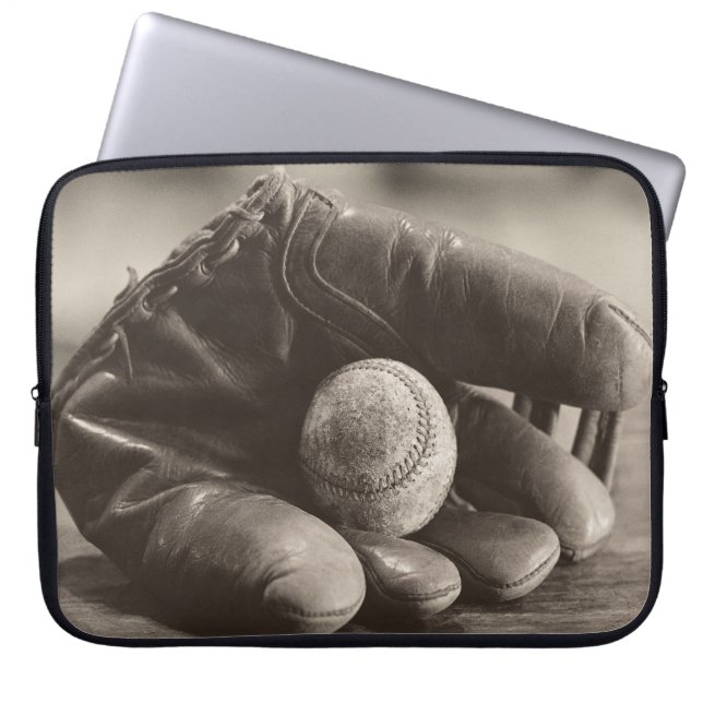 Baseball Nostalgie - Mitt und Baseball Laptopschutzhülle (Vorderseite)