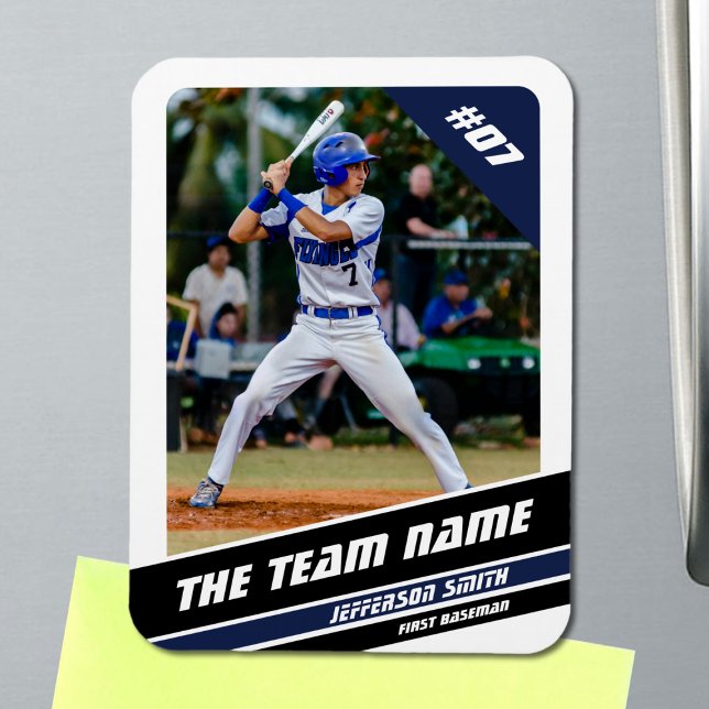 Baseball Player Anpassbar White Blue Magnet (Baseball Player Magnet in White with Custom Team Name and Black Blue Stripes)