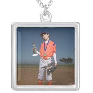 Baseball-Spieler mit Trophäe und Medaille Versilberte Kette