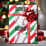 Baseball Weihnachtsnachtsnachtsnachtsnamen Streife Geschenkpapier<br><div class="desc">Baseball Weihnachtsnachtsnachtsnachtsnacht Streifen rot in grünem Umschlagpapier</div>