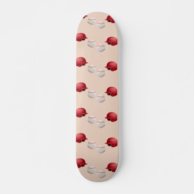 Baseballhelm und Bälle auf Skateboard (Vorne)