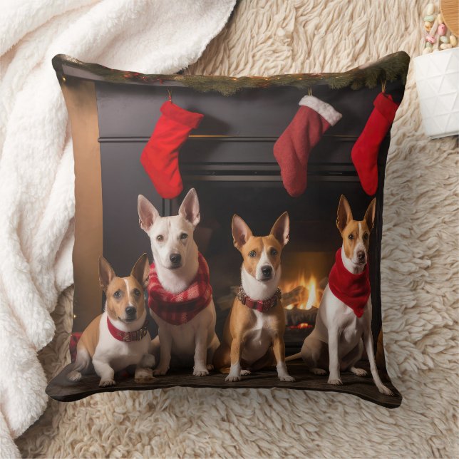 Basenji an der Weihnachtsfeier am Feuerplatz Kissen (Decke)