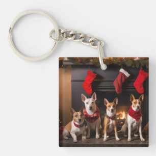 Basenji an der Weihnachtsfeier am Feuerplatz Schlüsselanhänger