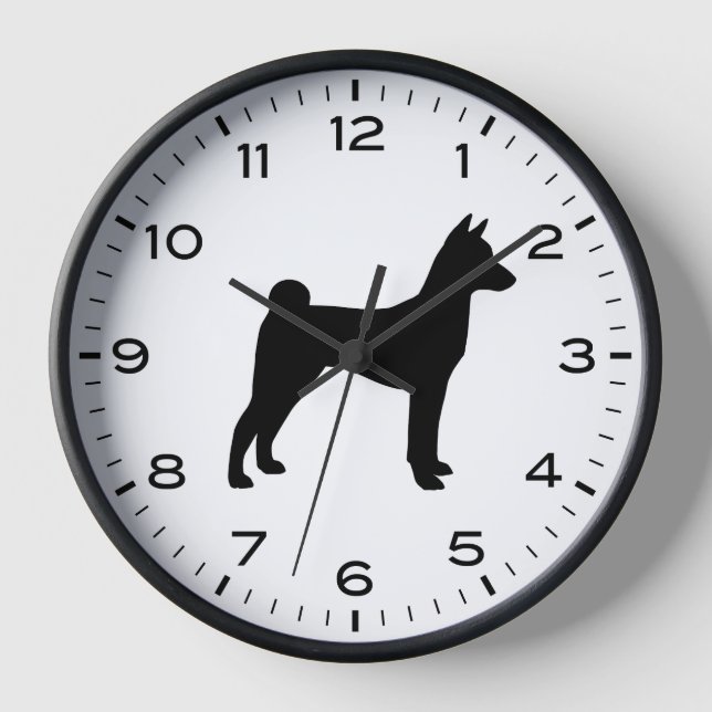 Basenji Dog Silhouette mit Nummern und Minuten Uhr (Vorderseite)