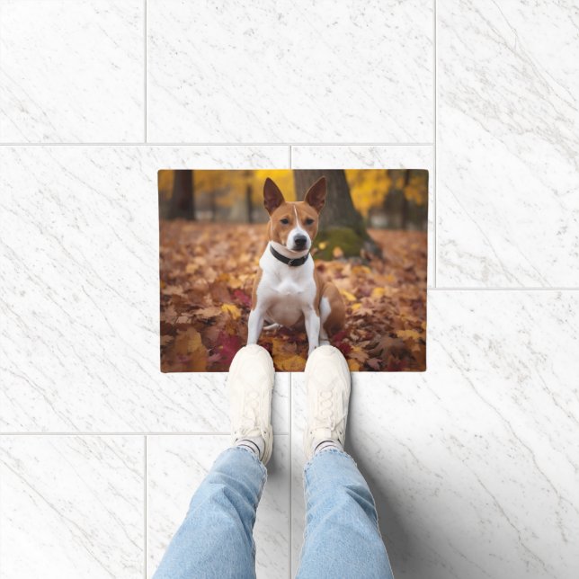 Basenji im Herbst Leaves Fall Inspiriert Fußmatte (Indoor)