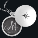 Basic Black Fabulous Wedding Monogram Grosser Wert Medaillon<br><div class="desc">Einfache Schwarz 3d Monogramm. Karo dieses 3D Monogram Basic Black Design.Gothic Black Look für Ihre Hochzeitsfeier. Monogramme,  Text- und Brautnamen und Bräutigamen sind leicht zu ändern,  um Ihre Bedürfnisse zu Anzug. Alle Kunstwerke und Bilder ©nuptial.</div>