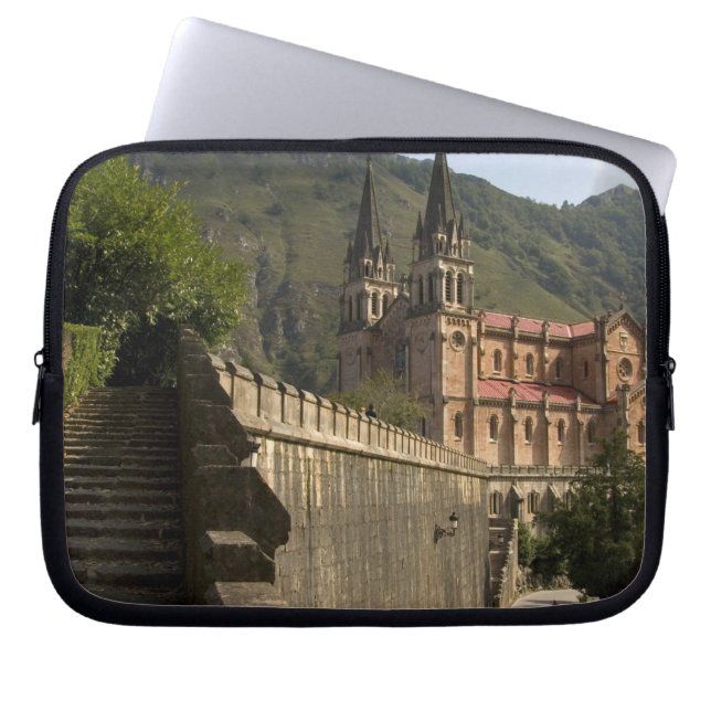 Basilica de Covadonga, Nordwestspanien. Laptopschutzhülle (Vorderseite)