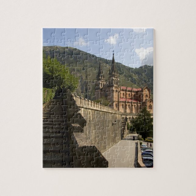 Basilica de Covadonga, Nordwestspanien. Puzzle (Vertikal)