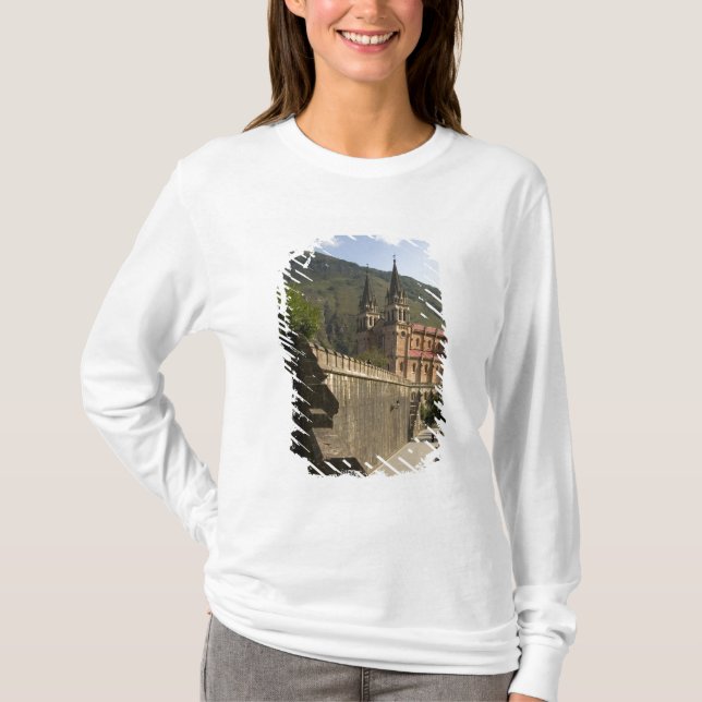 Basilica de Covadonga, Nordwestspanien. T-Shirt (Vorderseite)