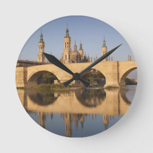Basilika Unserer Lieben Frau auf dem Pfeiler Runde Wanduhr
